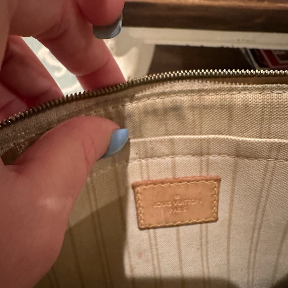 Authentic Louis Vuitton neverfull pouch wristlet - Picture 5 of 8